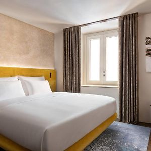 Camera con letto king size